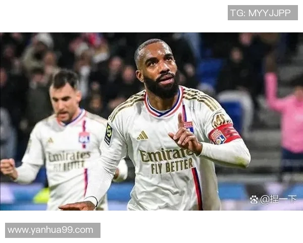 英超联赛重燃激烈战火，利物浦主场大胜曼联，穆里尼奥坦言比赛失利需全队反思